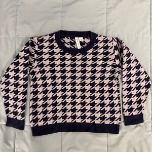 Women's Houndstooth Sweater - Black and White